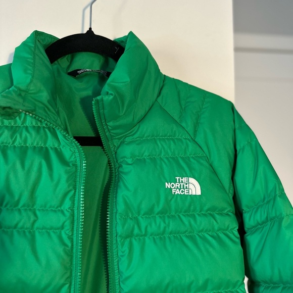 The North Face 550 Kids Green Jacket - Picture 2 of 6